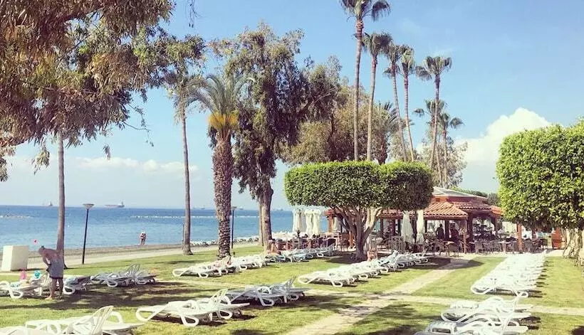 هتل Poseidonia Beach