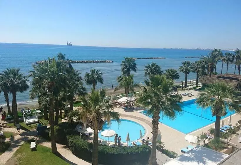 Palm Beach Hotel & Bungalows