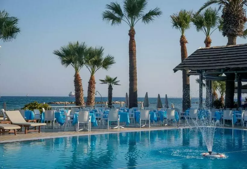 Palm Beach Hotel & Bungalows