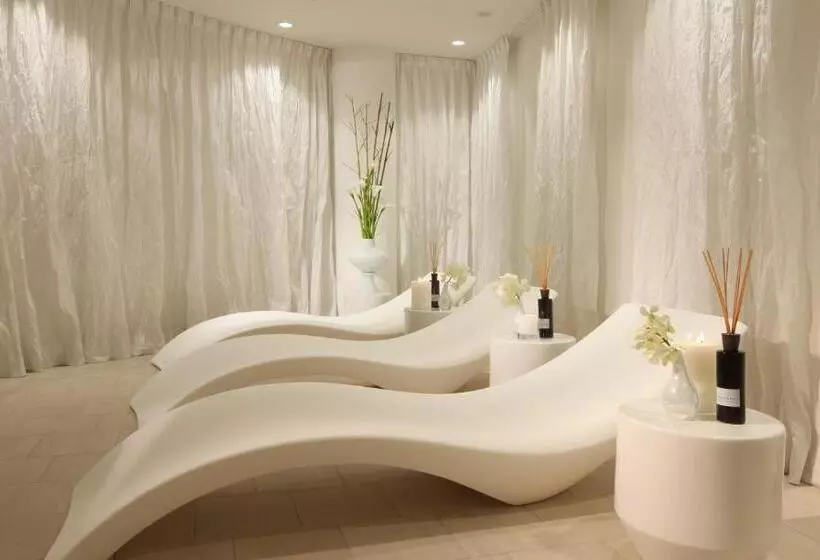 Lindner Hotel Cologne City Plaza, Part Of Jdv By Hyatt