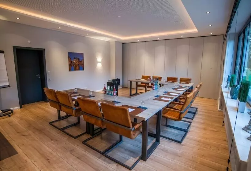 Отель Wiesengrund Business & Boutique