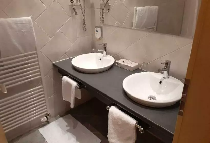 Land Gut Hotel Zum Alten Forsthaus   Aufladestation Für Elektroautos