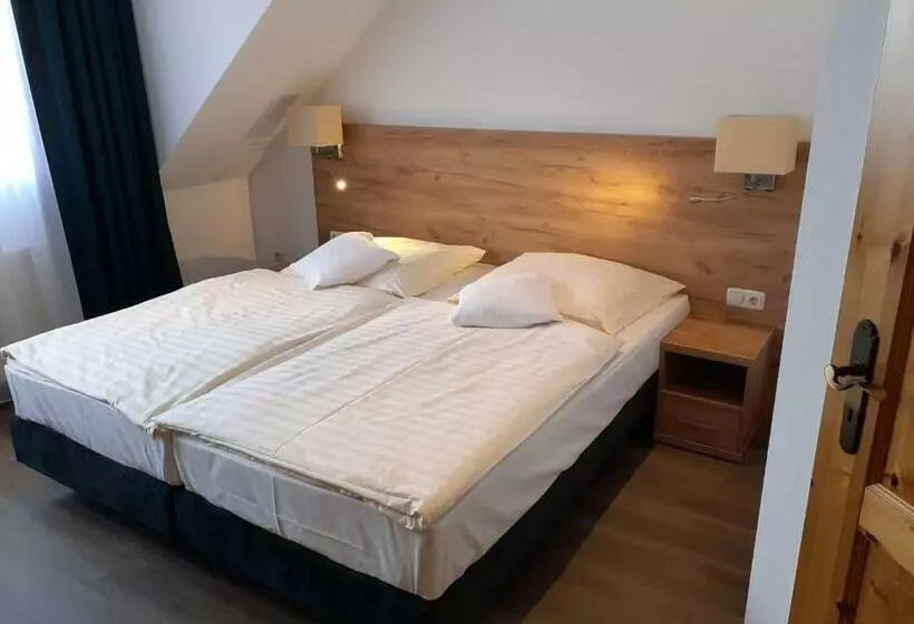 Land Gut Hotel Zum Alten Forsthaus   Aufladestation Für Elektroautos