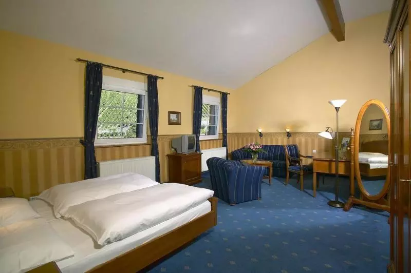 Akzent Hotel Berg S Alte Bauernschänke Wellness Und Wein