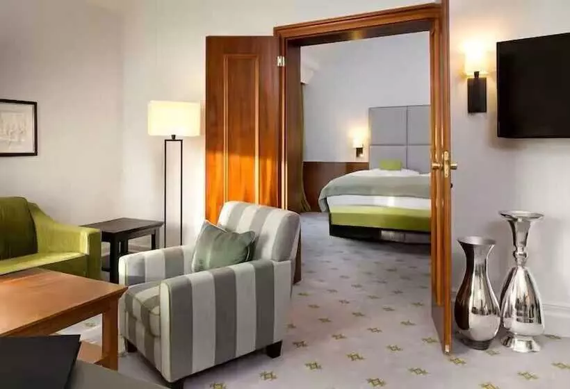 Hotelli Hilton Frankfurt Gravenbruch