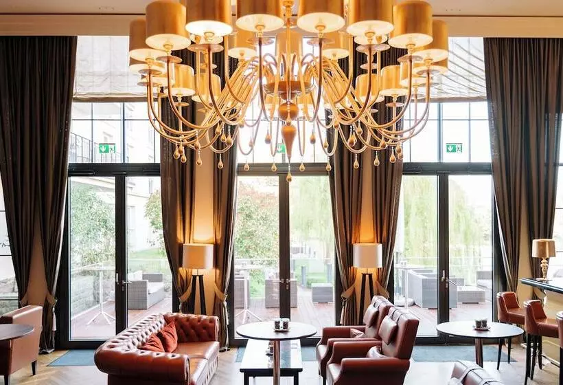Hotelli Hilton Frankfurt Gravenbruch
