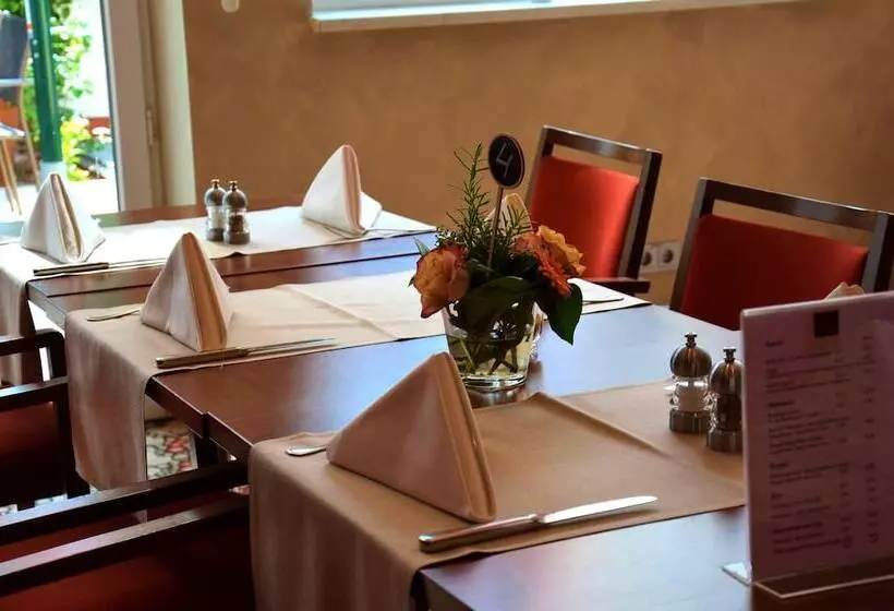 Отель Lowengarten