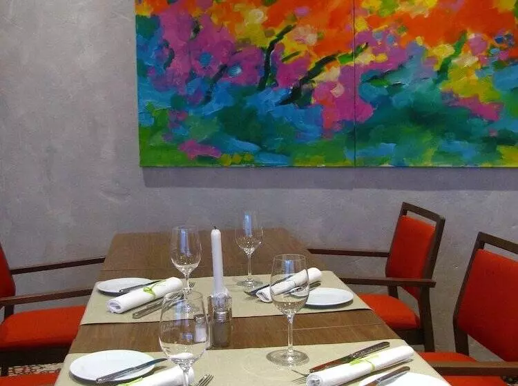 Отель Lowengarten