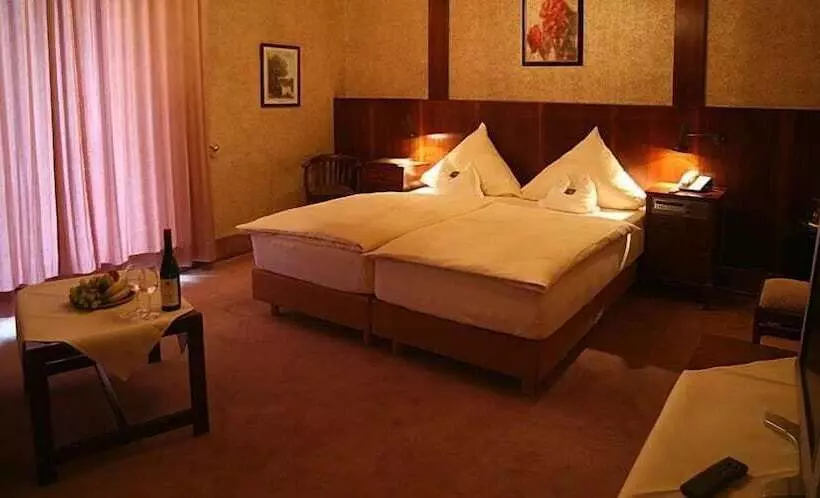 בית מלון כפרי Nicolay Zur Post