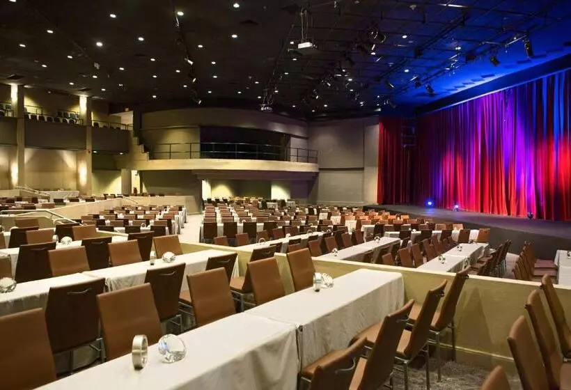 Renaissance Santo Domingo Jaragua Hotel & Casino