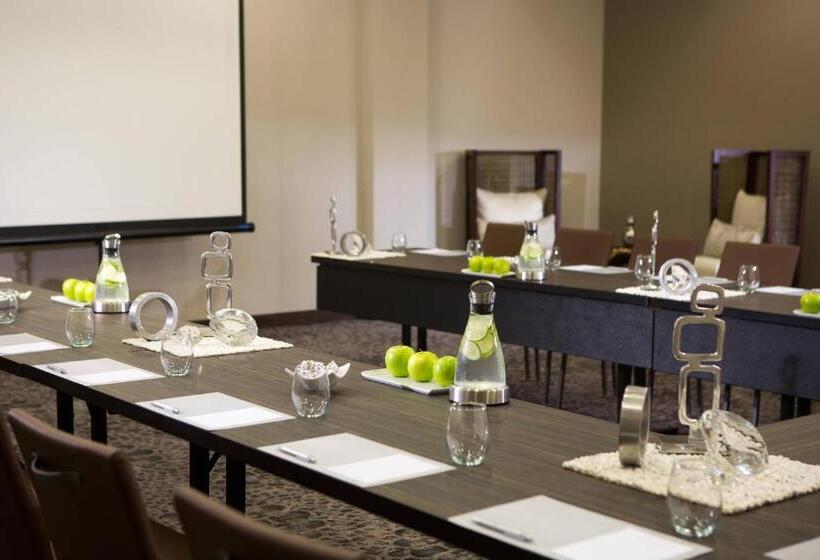 Renaissance Santo Domingo Jaragua Hotel & Casino