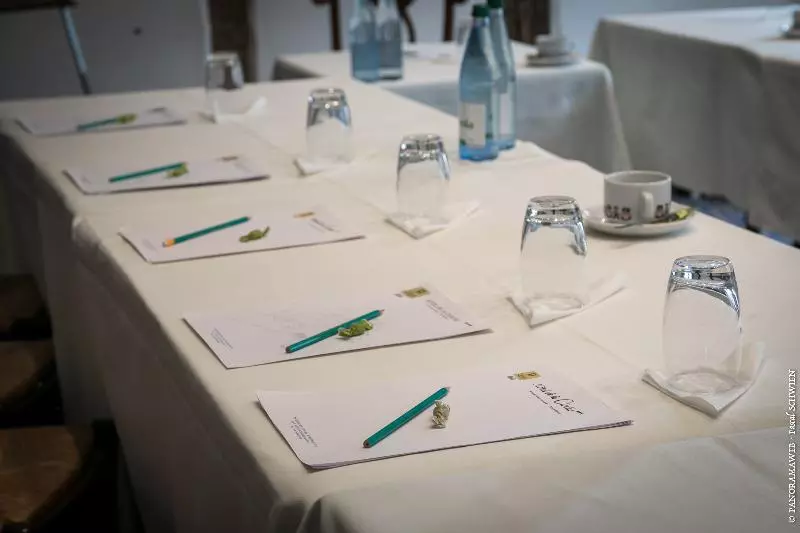 Отель Logis Hôtel De La Cloche