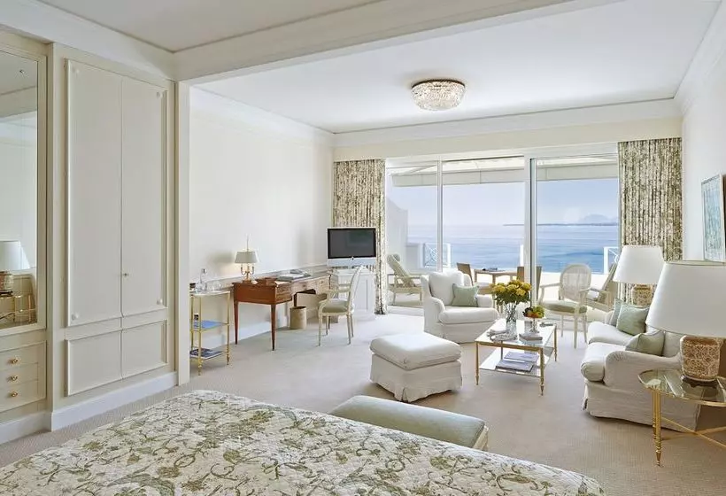 בית מלון כפרי Du Cap Eden Roc