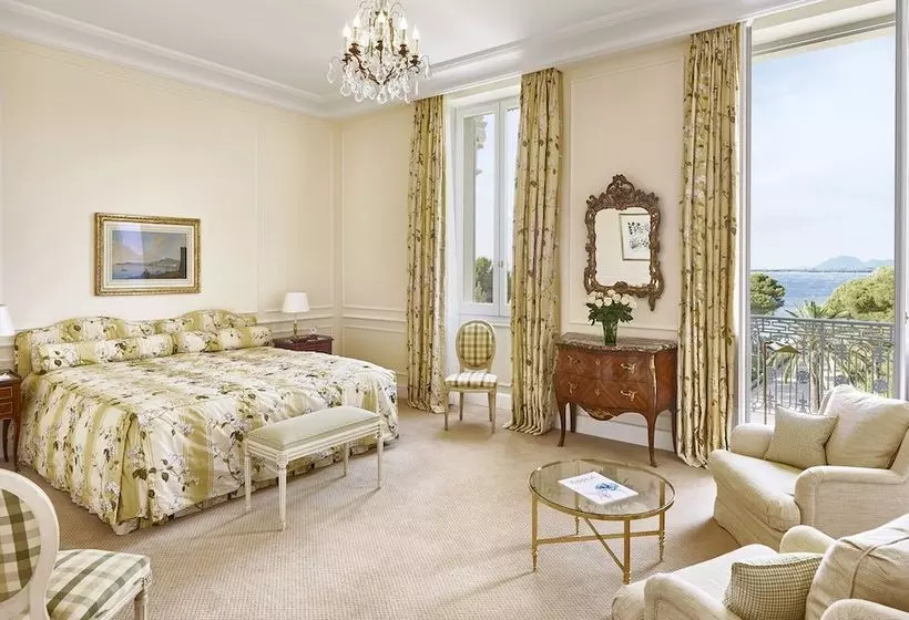 בית מלון כפרי Du Cap Eden Roc