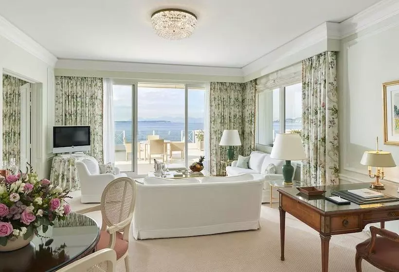 בית מלון כפרי Du Cap Eden Roc