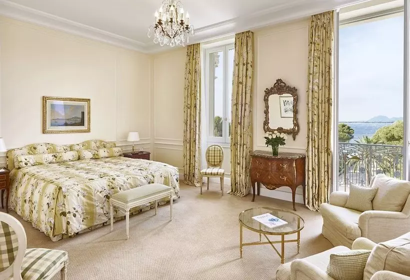 בית מלון כפרי Du Cap Eden Roc