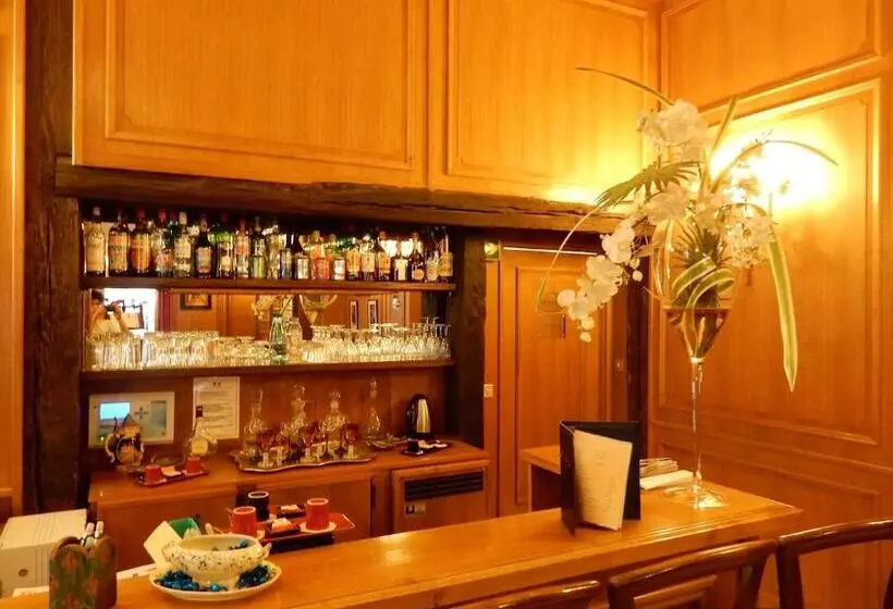 هتل Grand Hôtel Dechampaigne