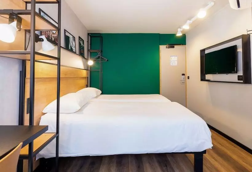 בית מלון כפרי Ibis Pau Centre