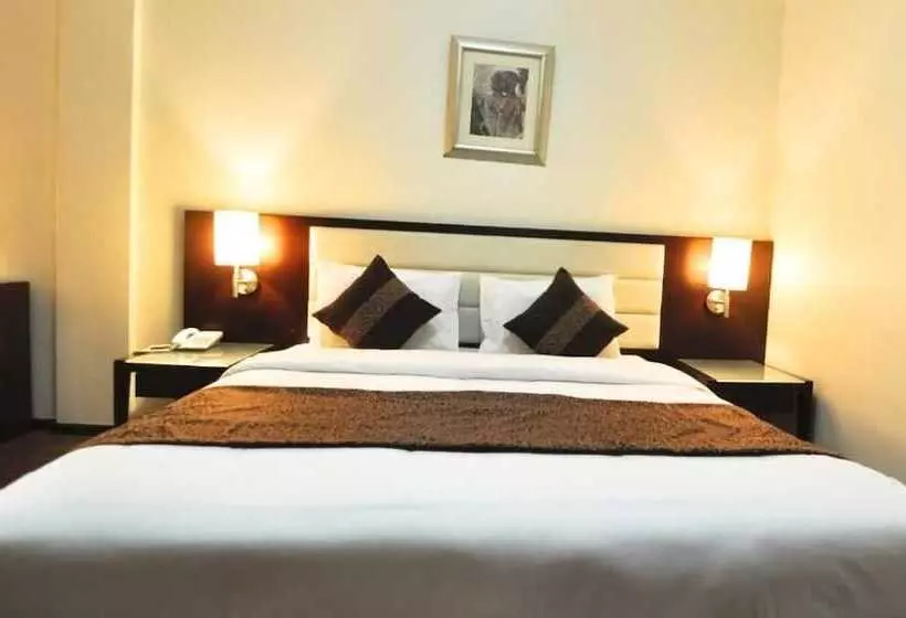 Отель Phoenicia Grand