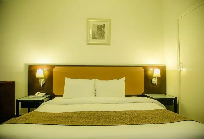 Отель Phoenicia Grand