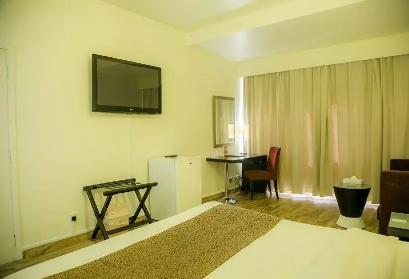 Отель Phoenicia Grand