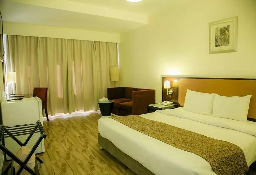 Отель Phoenicia Grand