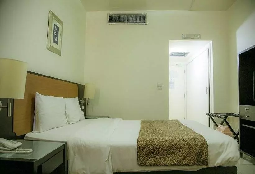 Отель Phoenicia Grand