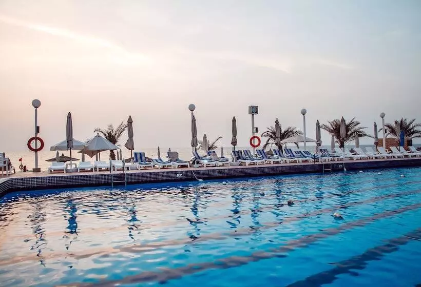 ホテル Sharjah Carlton