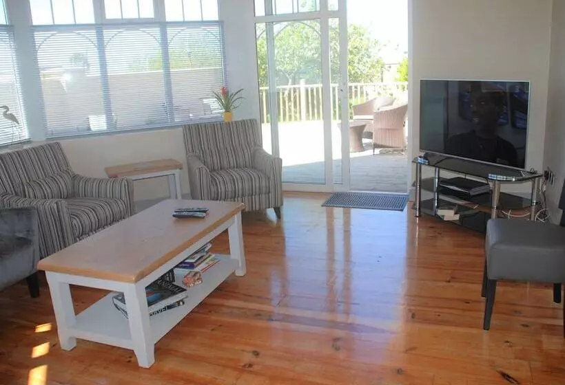 Отель Tuskar House By The Sea