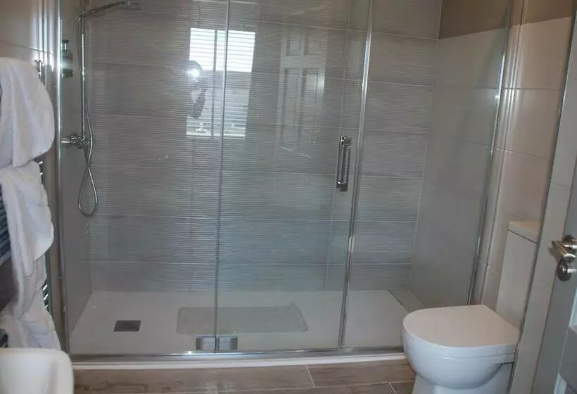 Отель Tuskar House By The Sea