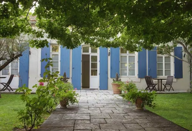 هتل Hôtel Le Donjon   Cœur De La Cité Médiévale