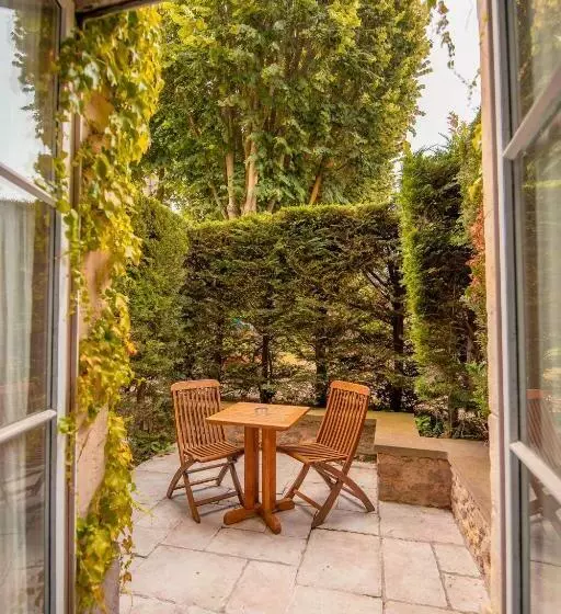 هتل Hôtel Le Donjon   Cœur De La Cité Médiévale