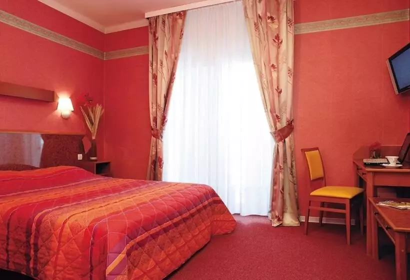 Отель Cecil Metz Gare