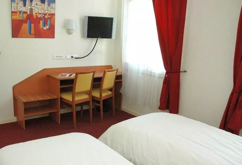 Отель Cecil Metz Gare