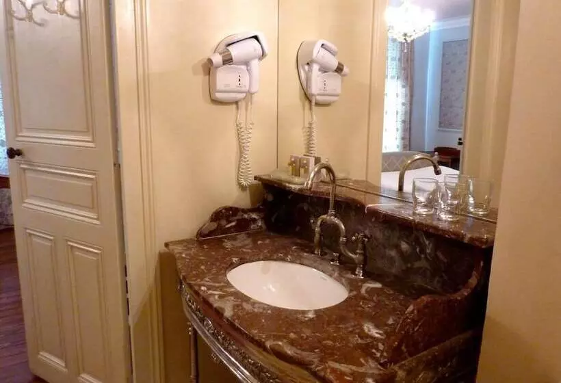 هتل Château Des Tertres