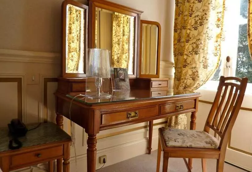 هتل Château Des Tertres