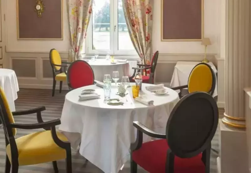 בית מלון כפרי Grand Hôtel Château De Sully Piscine & Spa