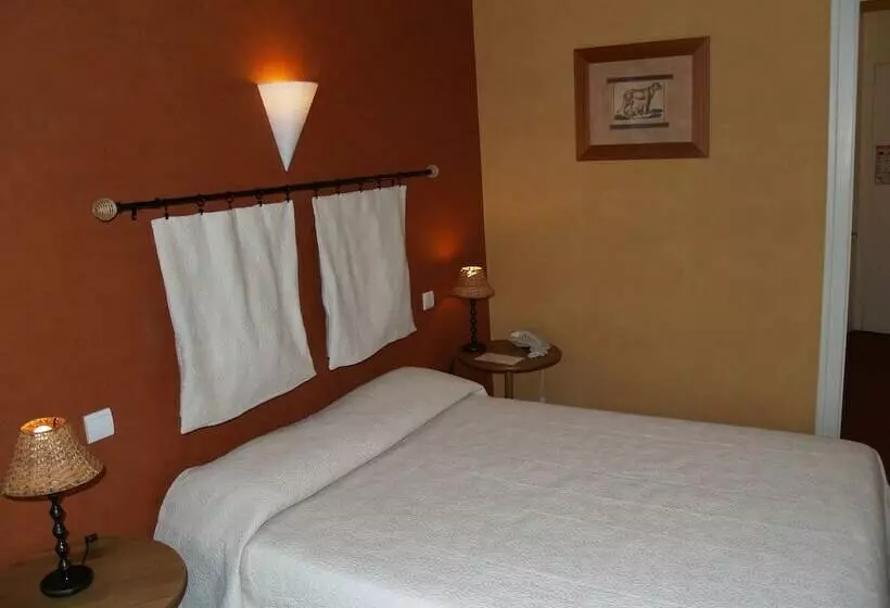 فندق Hôtel Central