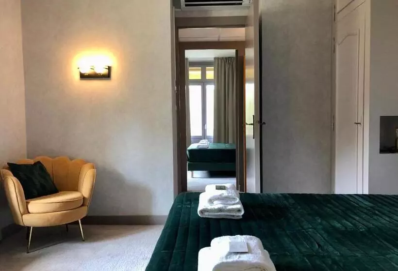 Отель Hôtel Le Cro Magnon