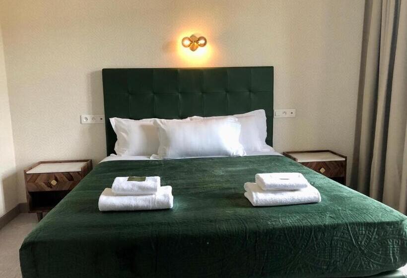 هتل Hôtel Le Cro Magnon