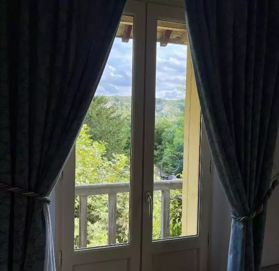 Отель Hôtel Le Cro Magnon