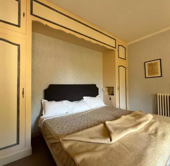 Отель Hôtel Le Cro Magnon