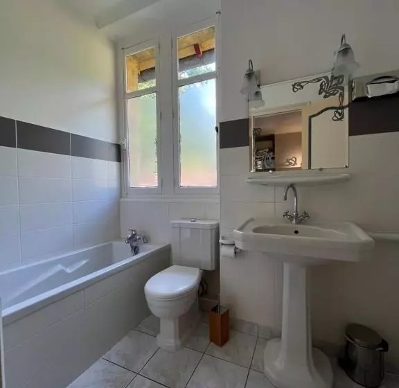 Отель Hôtel Le Cro Magnon