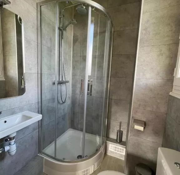 Отель Hôtel Le Cro Magnon