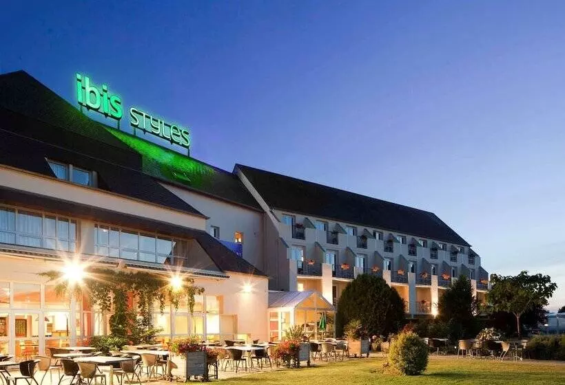 ホテル Ibis Styles Chinon