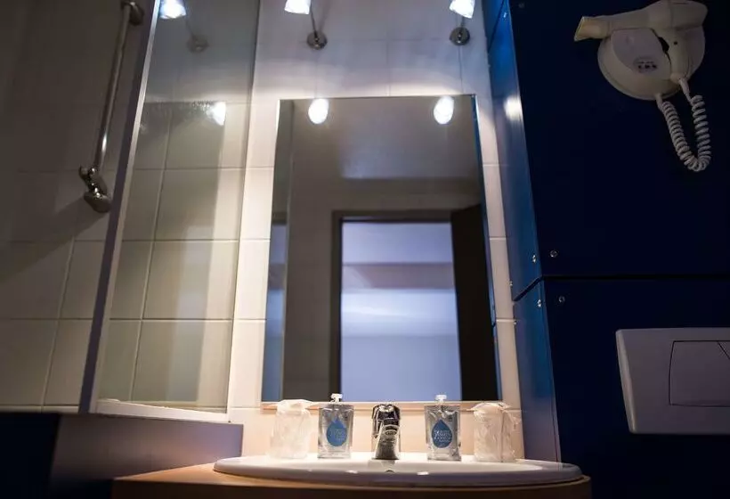 בית מלון כפרי Kyriad Orthez