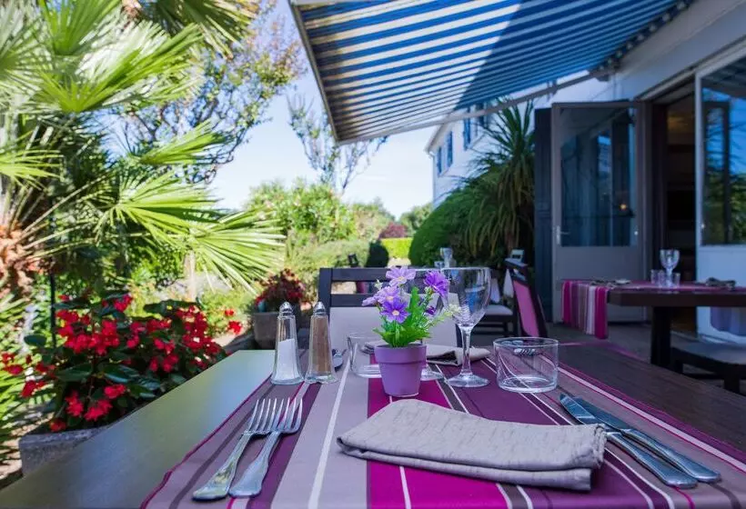 בית מלון כפרי Kyriad Orthez