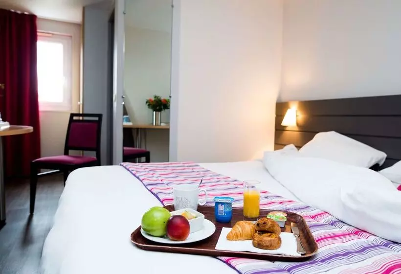 בית מלון כפרי Kyriad Orthez