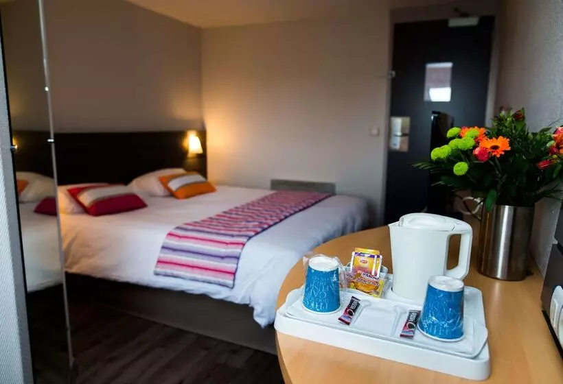 בית מלון כפרי Kyriad Orthez