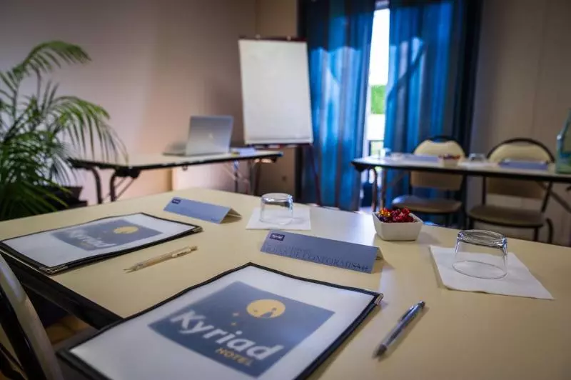 בית מלון כפרי Kyriad Orthez